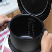 Nồi cơm điện tử áp suất Cuckoo 1.8 lít CRP-G1015M (Đỏ)