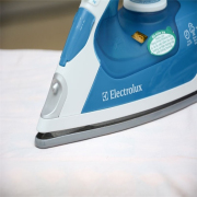 Bàn ủi hơi nước Electrolux ESI-525