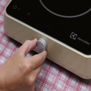 Bếp điện từ Electrolux ETD-32D