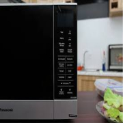 Lò vi sóng Panasonic NN-GF574MYUE