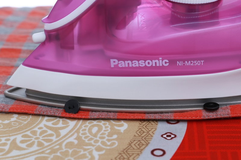 B&agrave;n ủi hơi nước Panasonic NI-M250TPRA
