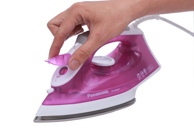 B&agrave;n ủi hơi nước Panasonic NI-M250TPRA