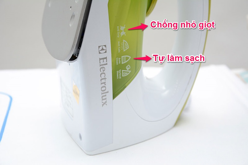 Bàn ủi hơi nước Electrolux ESI400