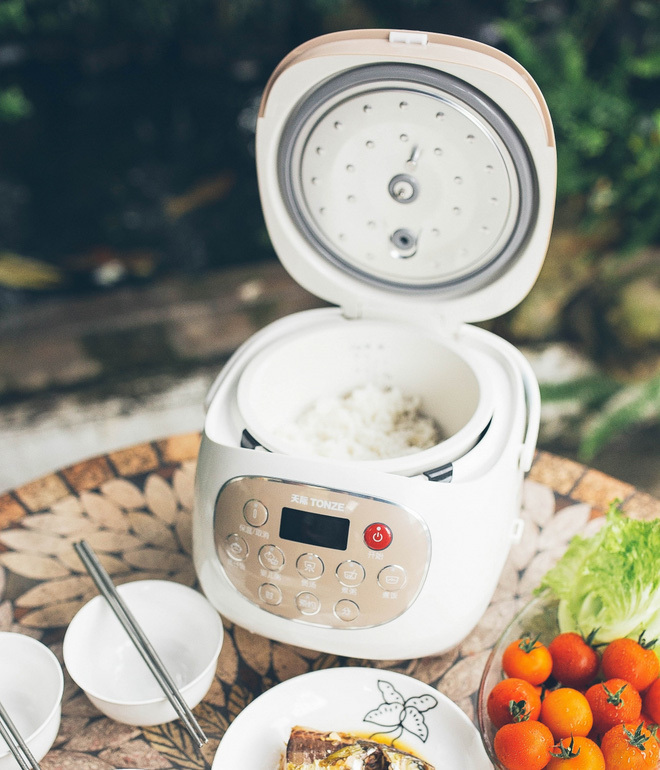 Nồi cơm điện lõi gốm.